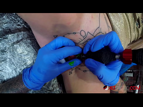 ❤️ tattooed ທີ່ສຸດ Hottie Sully Savage ໄດ້ຮັບ tattoo ສຸດ clitoris ຂອງນາງ ❤️❌ ໜັງໂປ້ພາສາລັດເຊຍ ທີ່ lo.kanalmoscow.ru ﹏